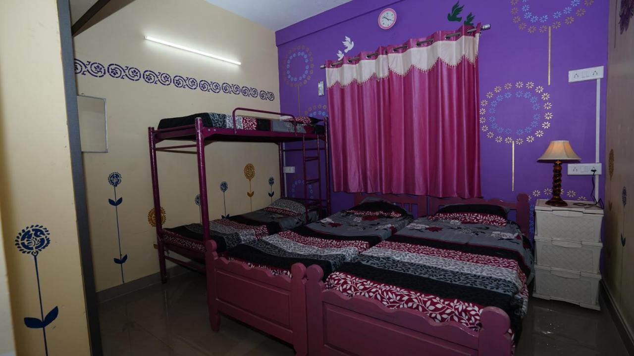 Easvari Grand Pg For Women - Female Only Hostel Madras Buitenkant foto