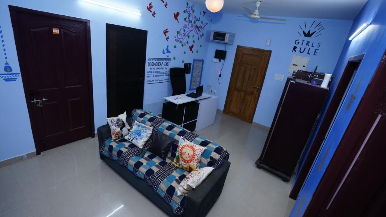 Easvari Grand Pg For Women - Female Only Hostel Madras Buitenkant foto