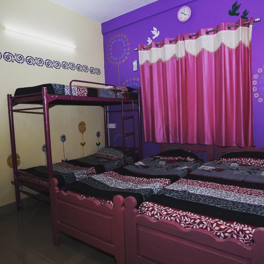 Easvari Grand Pg For Women - Female Only Hostel Madras Buitenkant foto